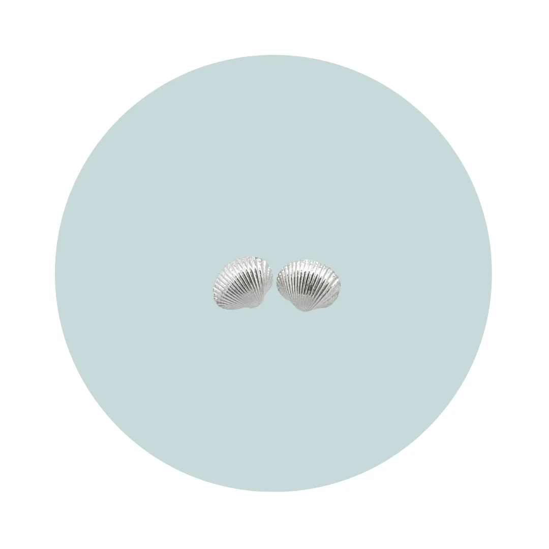 COCKLE SHELL STUD EARRINGS