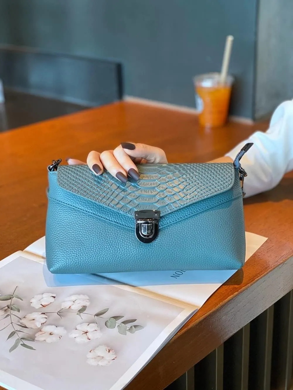 Genuine Leather Women's Unique Shoulder Bags Satchel Leather Envelope Clutch Purse With Cross-body Strap