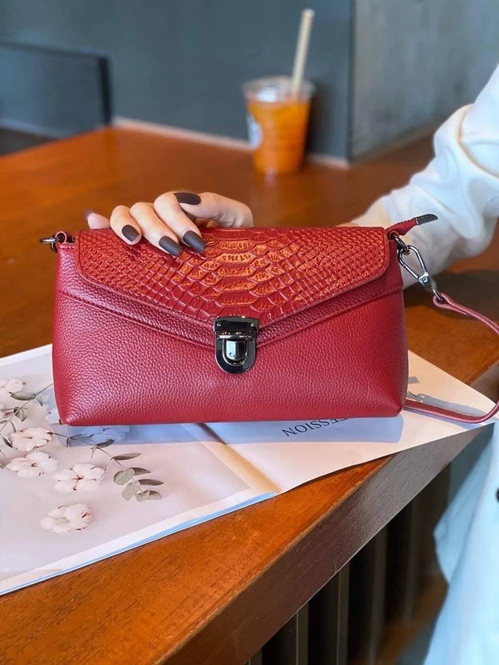 Genuine Leather Women's Unique Shoulder Bags Satchel Leather Envelope Clutch Purse With Cross-body Strap