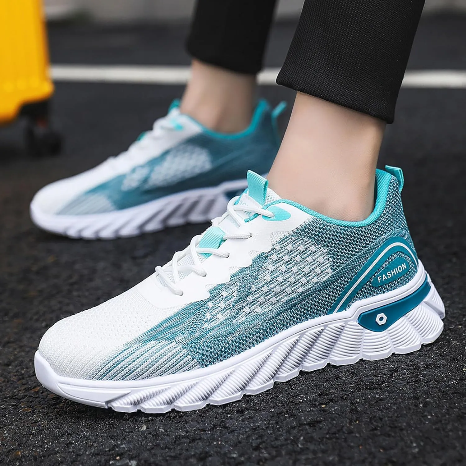 Men's Shoes Summer New Breathable Casual Fly Weaving Mesh Mesh Shoes Running Casual Sports Sneaker Boots for Men