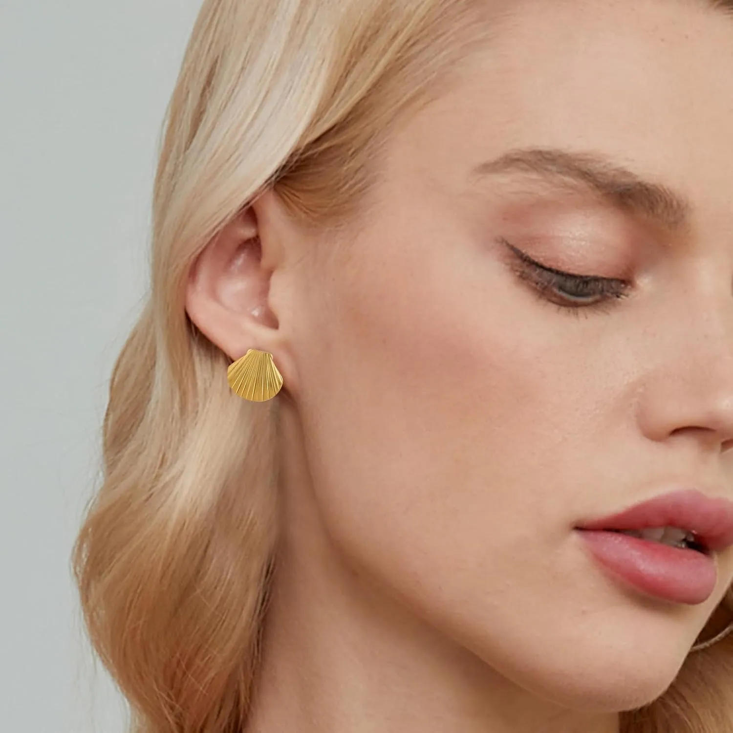 VOLUKA Gold Chunky Earrings for Women - 14K Gold Plated Hypoallergenic Sea Shell Stud Statement Chunky Earrings