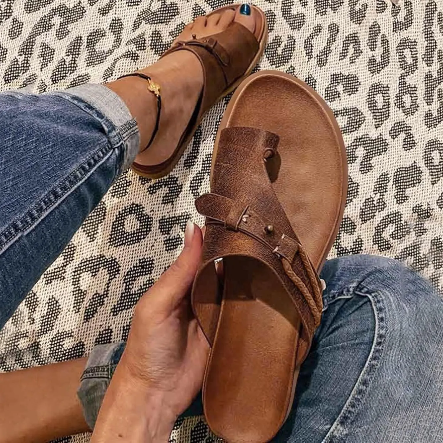Womens Orthopedic Sandals Summer Comfy Big Toe Correction Sandal Walking Bunion Flip Flops Lightweight Breathable Leather Workout Slippers Platform Flat Sole Beach Shoes